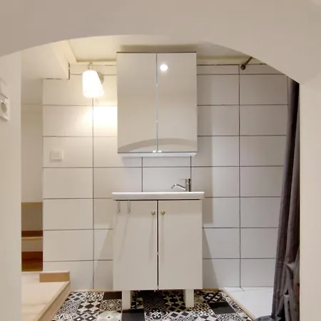 Duplex In Center 3 Mons