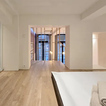 Duplex In Center 3 *